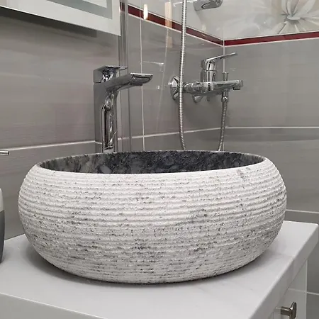 בראשוב Artment! A New And Stylish Apartment For You - Free Parking מראה חיצוני תמונה