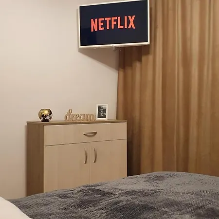 בראשוב Artment! A New And Stylish Apartment For You - Free Parking מראה חיצוני תמונה